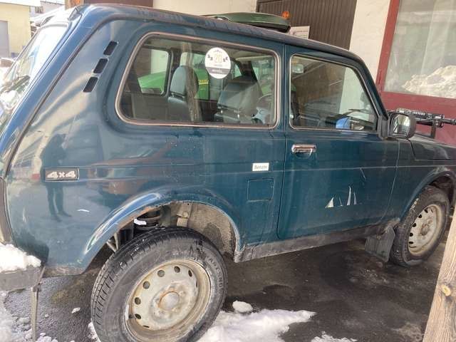  Lada Niva снегорин се продава в Германия 