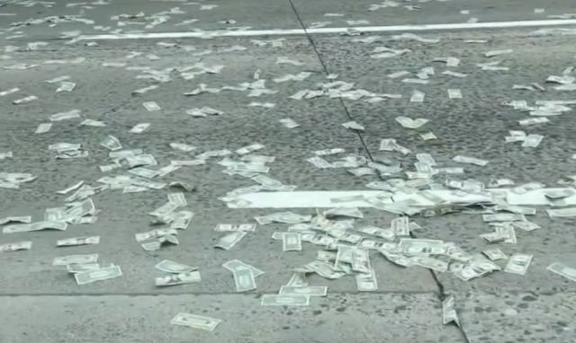 Катастрофа с инкасо автомобил разпръсна пари по магистрала (ВИДЕО)