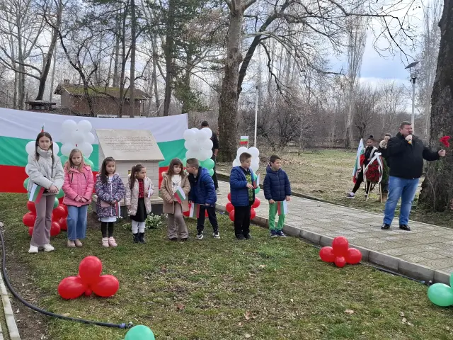 Село Бяла Река отпразнува 3 март с поезия (ВИДЕО)