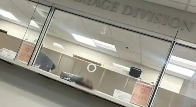 Азис сподели СНИМКИ на брачното си свидетелство