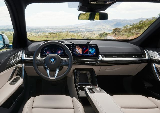 Най-малкият „джип“ на BMW вече е по-голям и с изцяло електрическа версия