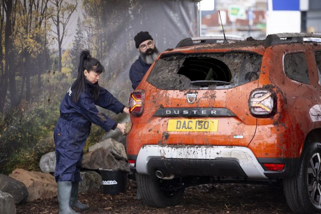Dacia откри първата в света „кална автомивка“