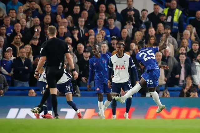 Челси се върна в Топ 4, откакто завоюва лондонското дерби