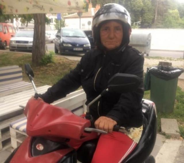 Майката на Стоичков хвърчи по пловдивските улици на нов мотор 
