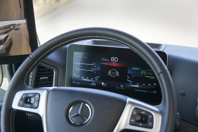 Mercedes-Benz започва серийно производство на товарни автомобили с електрическо задвижване