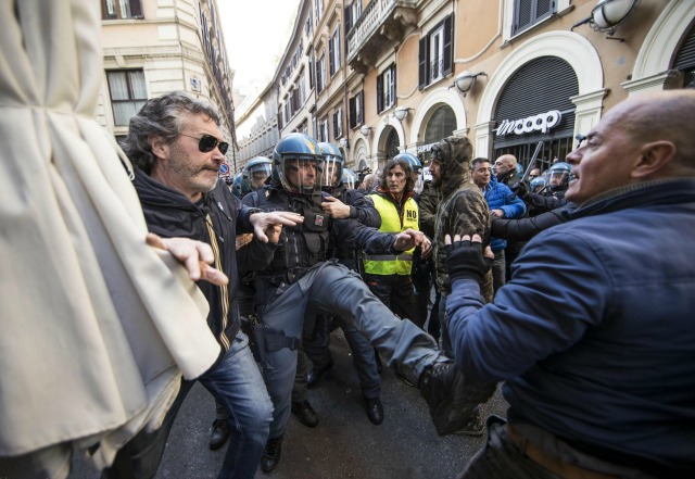 Край на насилието! Таксиметровите шофьори в Италия прекратиха стачката