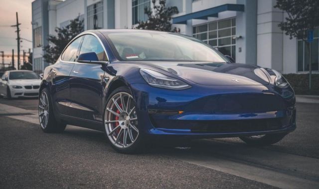 Tesla разработва евтина платформа за електромобили
