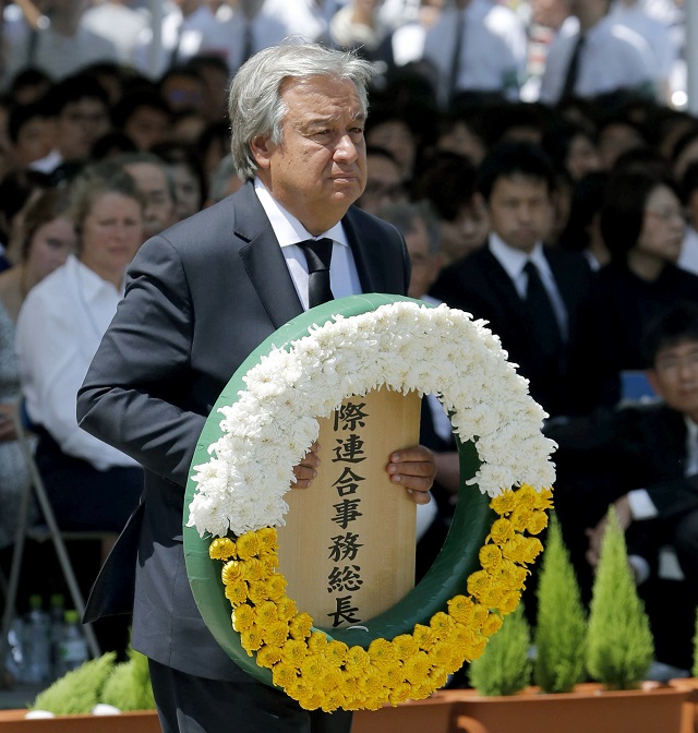 Япония почете жертвите от Нагасаки (СНИМКИ)