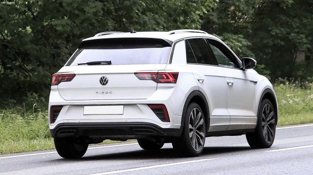  Volkswagen тества актуализирания T-Roc без никакъв камуфлаж 