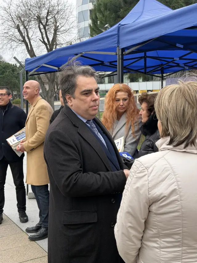 Асен Василев в Бургас: Пари има за всичко, ако се спре корупцията