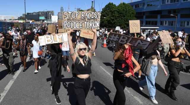 Мощен протест в Лондон заради смъртта на Джордж Флойд (СНИМКИ)