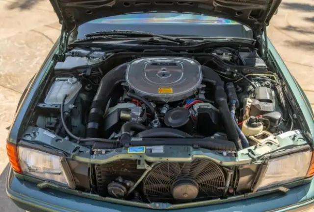 34-годишен Mercedes W126 достига цена от 850 000 долара