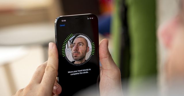 Отключвате своя iPhone с Face ID, докато носите маска