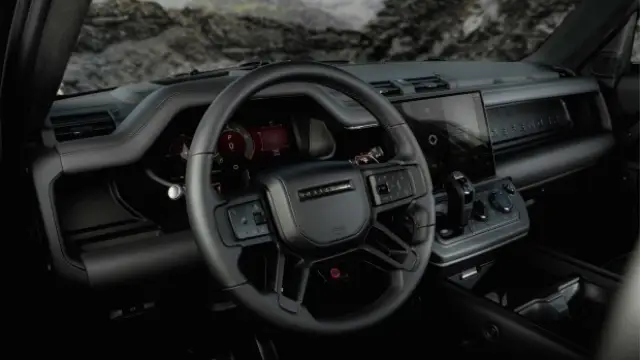 Запознайте се с изцяло черния Land Rover Defender | интерФакти.БГ Запознайте се с изцяло черния Land Rover Defender