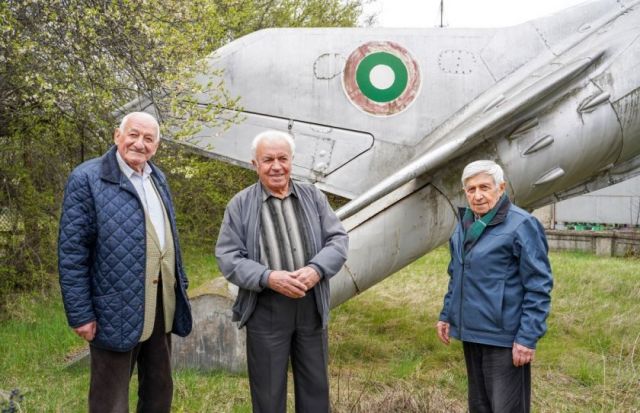  Трима 90-годишни български водачи честваха дружно рождените си дни 