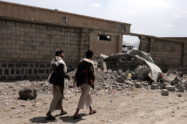 Саудитска Арабия не спира бомбардировките над Йемен