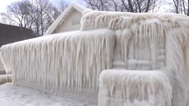 Ледено проклятие застигна къща в щата Ню Йорк
