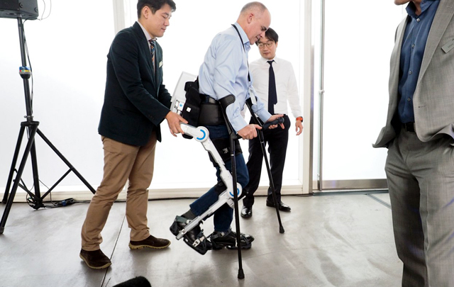 Hyundai пуска достъпни екзоскелети