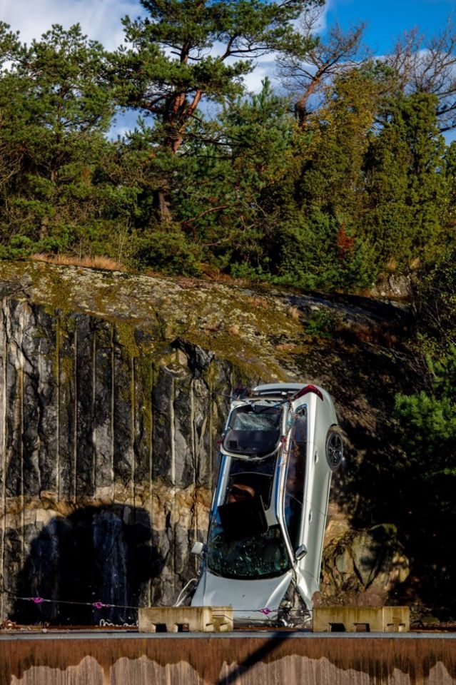 Защо Volvo пусна кола от 30-метрова височина (ВИДЕО)