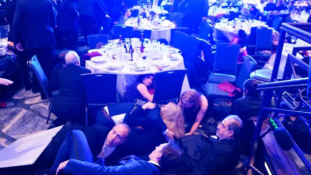 Спешно евакуираха Тръмп заради стрелба по време на вечеря с журналисти във Вашингтон. Президентът е невредим ВИДЕО 