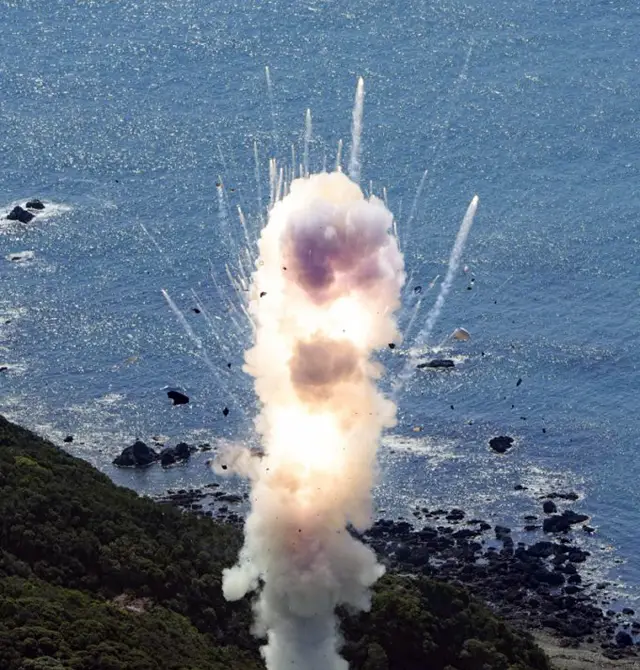 Вижте как се самоунищожи първата частна японска ракета (ВИДЕО)
