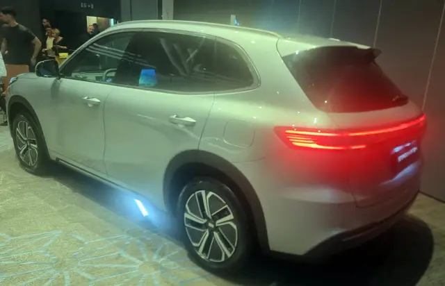 Още един бестселър от Geely "кацна" у нас. Вижте и колко струва