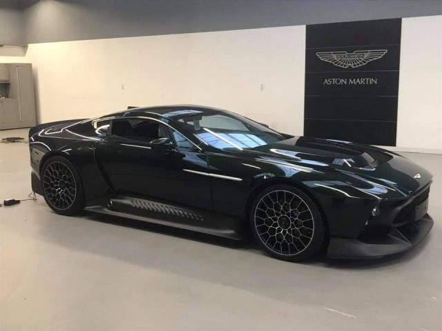 Милиардер си поръча най-ексклузивната суперкола на Aston Martin