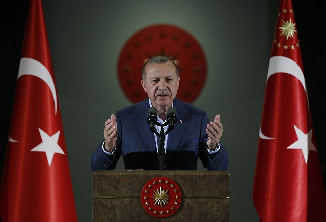 Ердоган: Знам за атентата, не ме е страх (СНИМКИ)