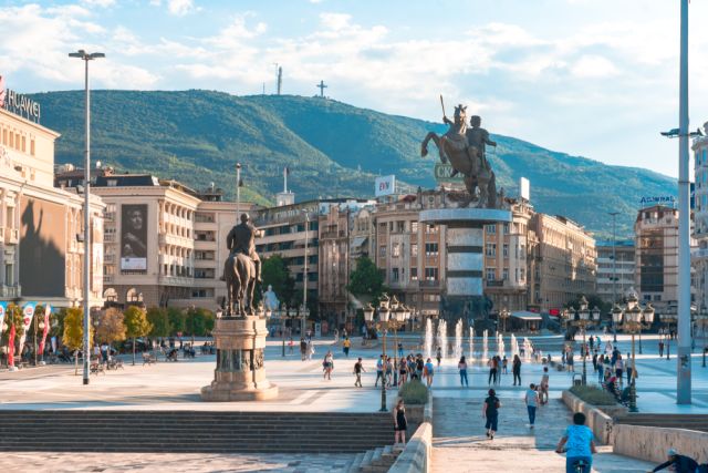 Блокирани са три основни кръстовища в Скопие