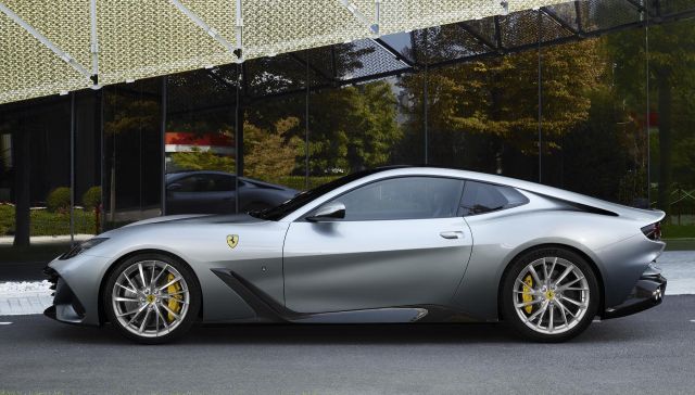 Ferrari показа ексклузивен суперкар с V12
