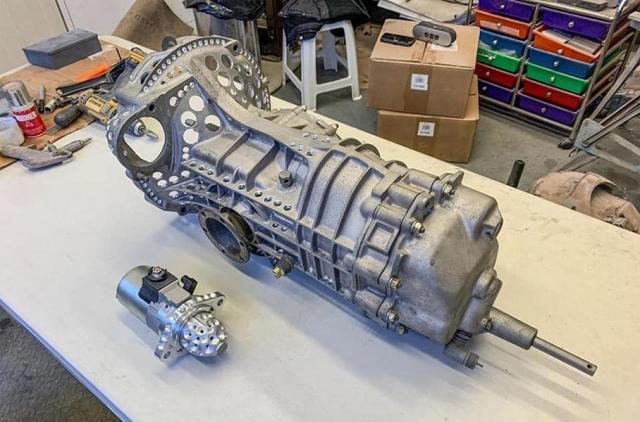 Най-лекото Porsche в света прилича на швейцарско сирене