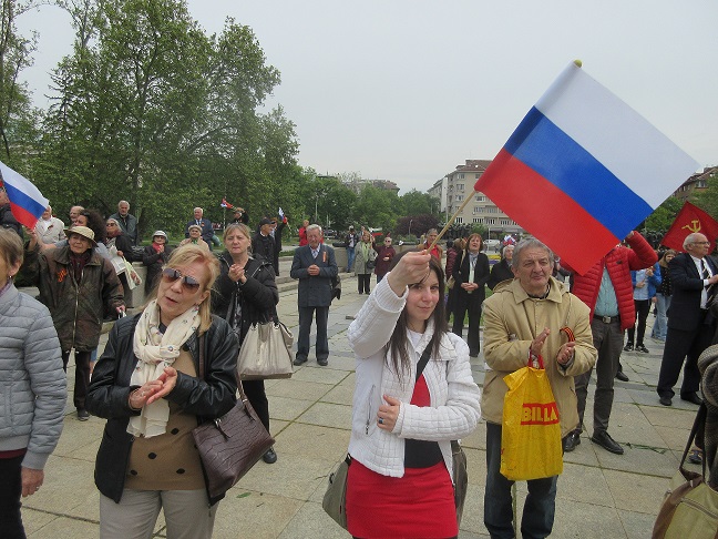 Недостойно: Руски знамена се вяха в центъра на София