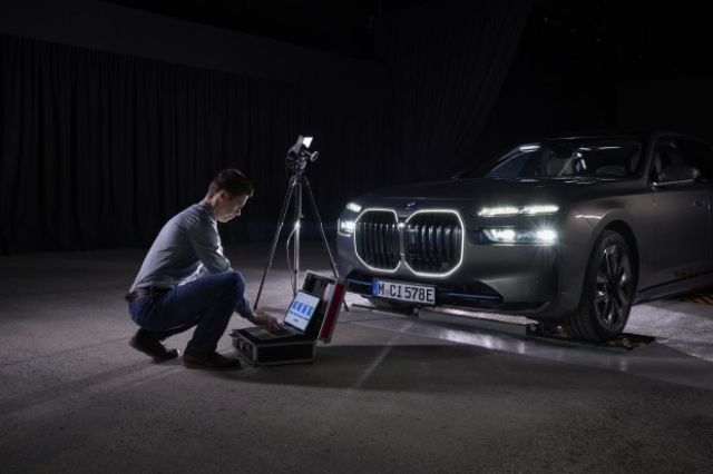 BMW изгради тунел, който симулира ден и нощ