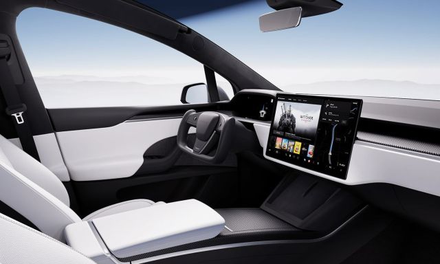 Tesla върна „нормалния“ волан за Model S и X