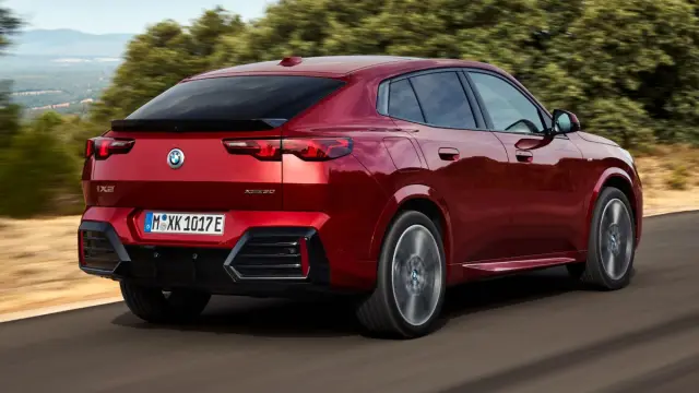 BMW добавя допълнителен пробег и по-бързо зареждане към електрическите си модели