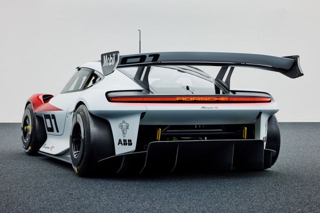  Porsche сподели ел. спортна кола с 1073 конски сили - 2 