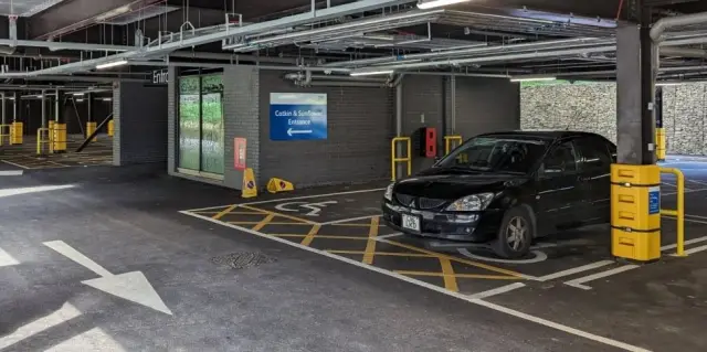 Прецедент: Забраниха на електромобили да влизат в закрити паркинги 