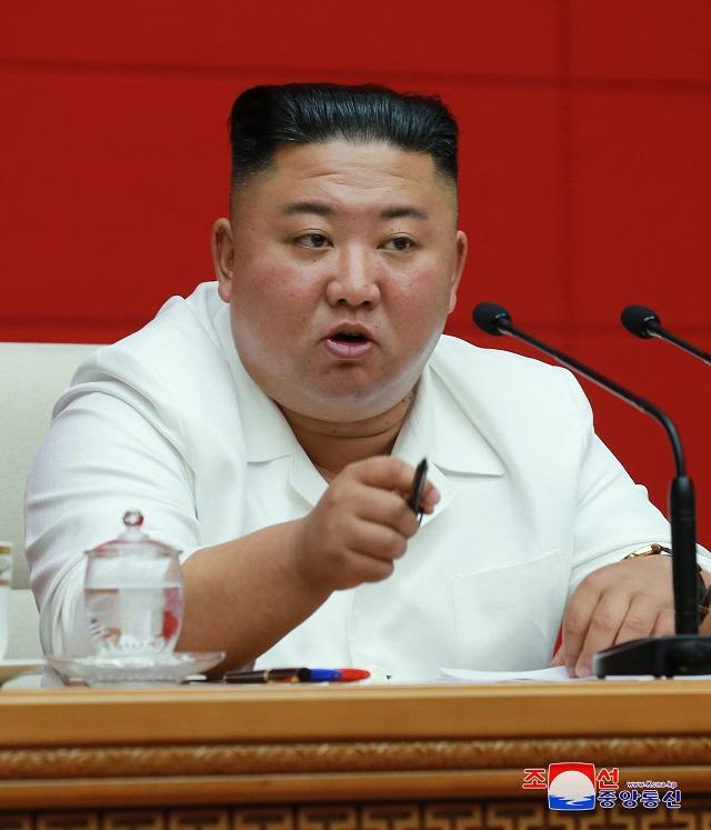  Жив е! Пхенян сподели фотоси на Ким Чен Ун след новите клюки за влошено здраве 