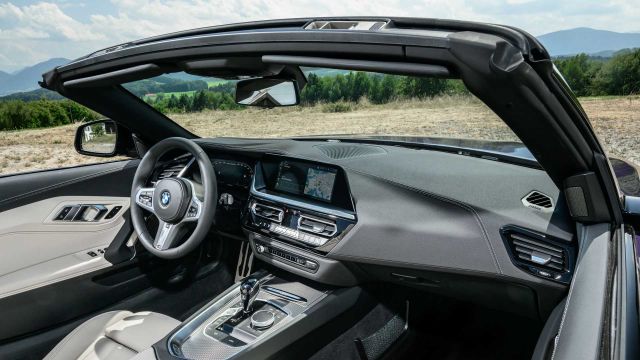 BMW демонстрирует новый Z4