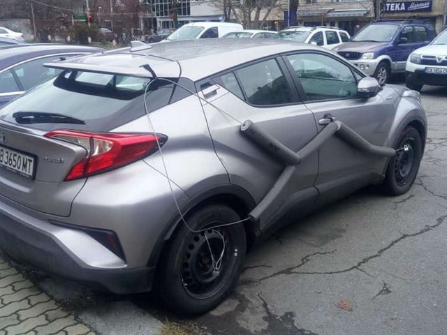  Заключиха скъпа кола със стоманени въжета (СНИМКА) 