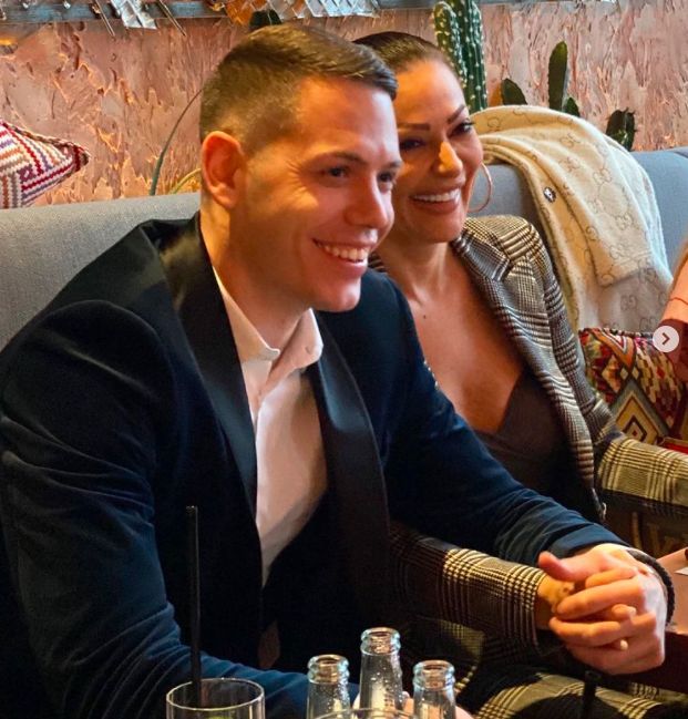 Цеца на Аркан върти обич с 9 години по-млад мъж | ФАКТИ.БГ Цеца на Аркан върти обич с 9 години по-млад мъж