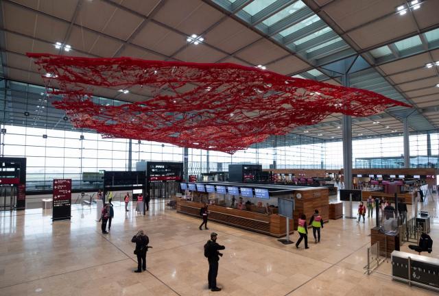  Откриват основно за Европа летище (СНИМКИ) 