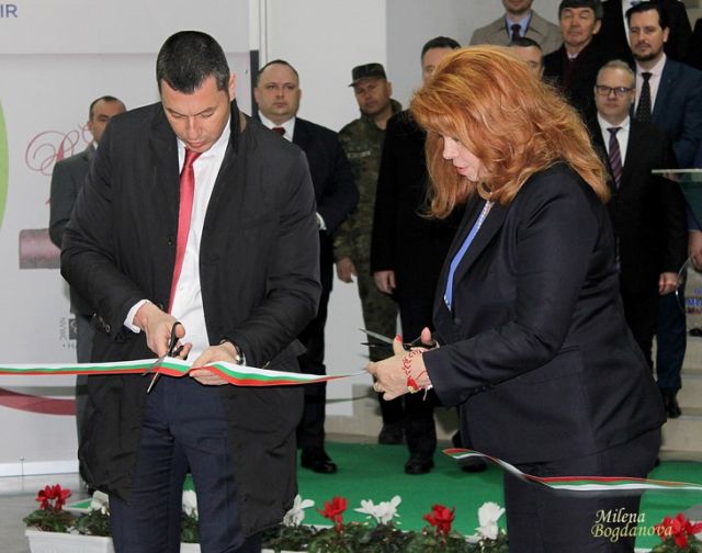 `Изложенията