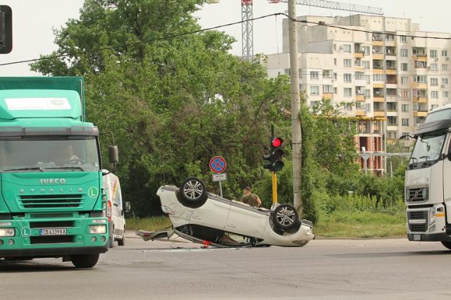 Тежка катастрофа на "Цариградско шосе" в София (СНИМКИ)