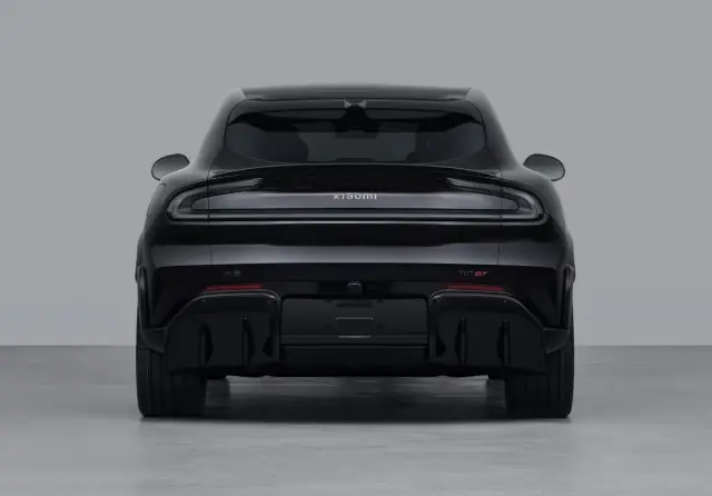 Новият семеен SUV на Xiaomi – 990 к.с. и максимална скорост от 300км/ч