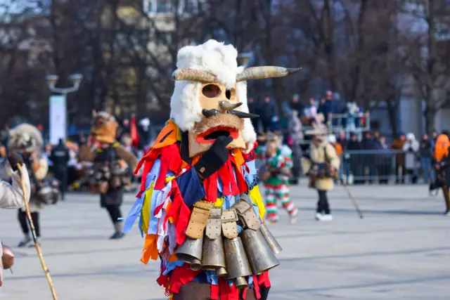 32-ят Международен фестивал на маскарадните игри „ Сурва “ е в разгара си - СНИМКИ