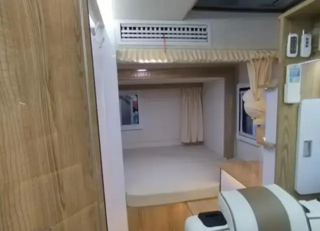 Двуетажен кемпер с тераса