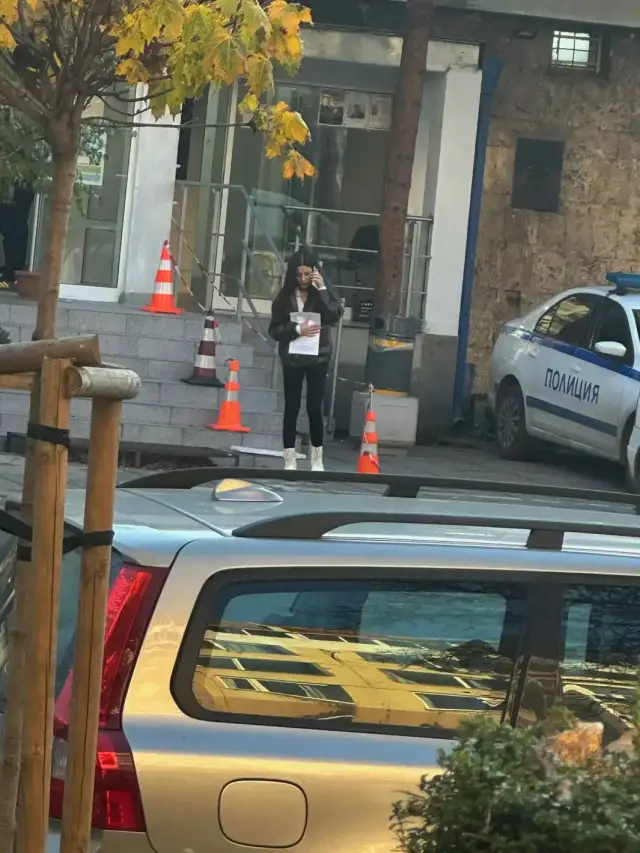 Арестуваха младата поп фолк певица Мирела след бурен скандал (СНИМКИ) | ФАКТИ.БГ - 4 Арестуваха младата поп фолк певица Мирела след бурен скандал (СНИМКИ) - 4