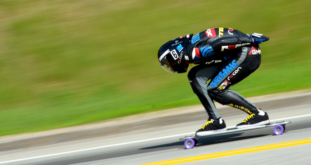 Рекорд за скорост с електрически скейтборд