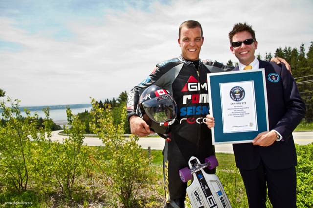 Рекорд за скорост с електрически скейтборд